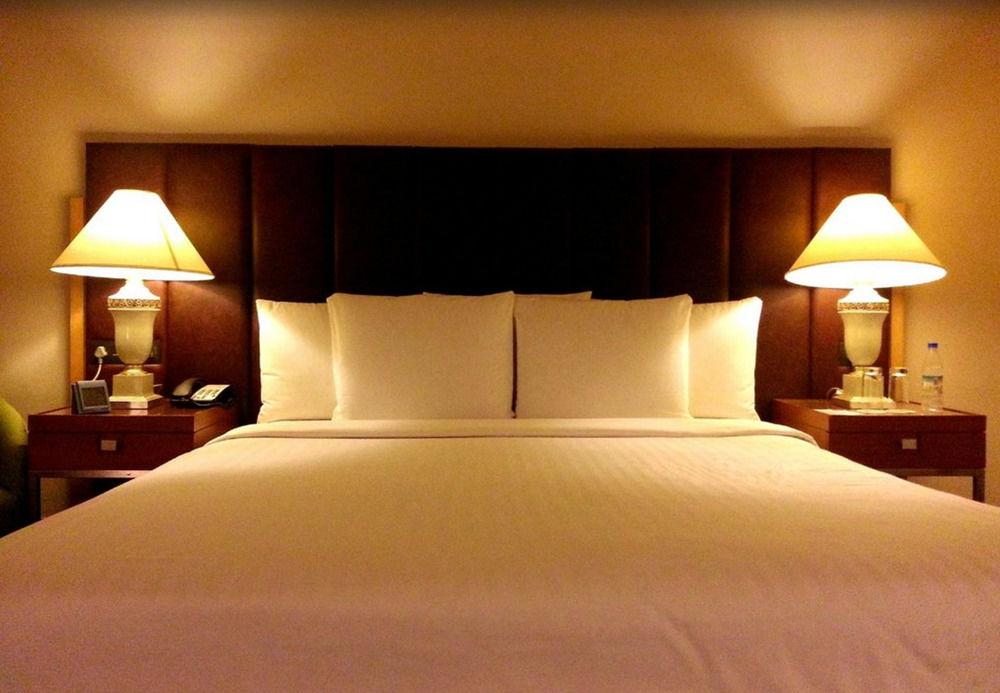 ホテル コートヤード ハイデラバード エクステリア 写真 A bed